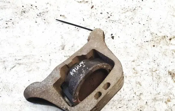 Engine mount bracket