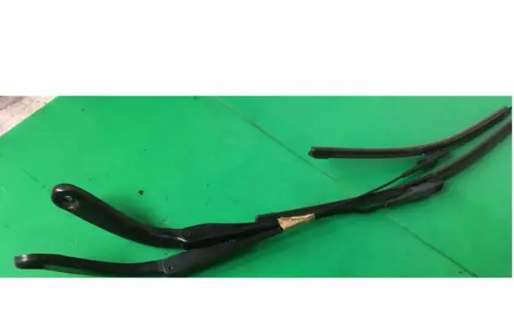 BMW 1 F20 F21 Front wiper blade arm 58745254