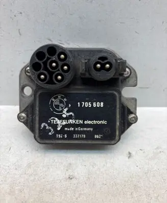 BMW 3 E36 Ignition amplifier control unit 1705608 337179