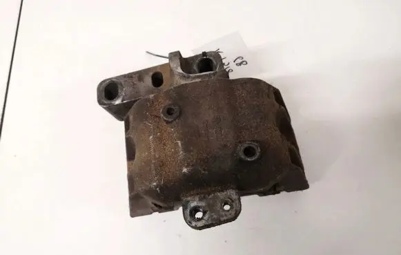 Skoda Octavia Mk1 (1U) Engine mount bracket 1j0199262be 1j0199262