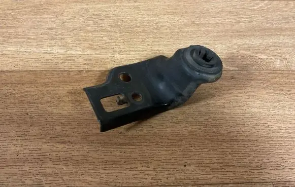 Toyota Avensis T250 Radiator mount bracket 16523
