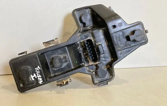 Volkswagen Touran I Tail light bulb cover holder 1T0945257A