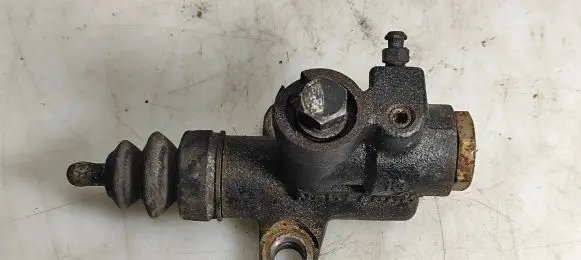 Clutch slave cylinder