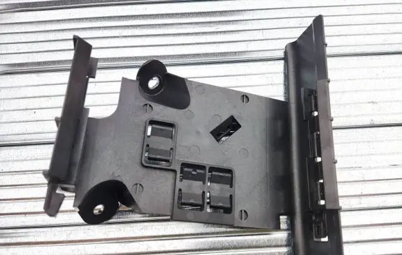Volkswagen Touran III Other engine bay part 5QA906507B