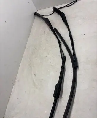 Tesla Model Y Headlight wiper blade set 165893900B