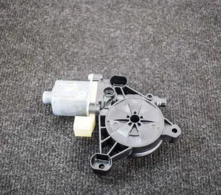 Volkswagen Tiguan Rear door window regulator motor