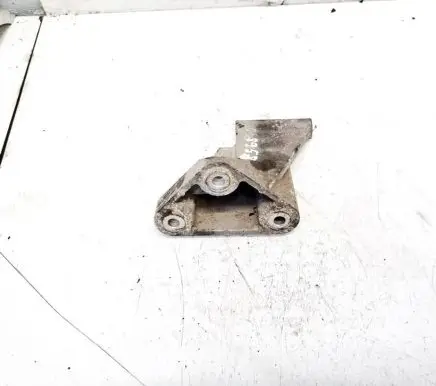 Nissan Primera Engine mounting bracket
