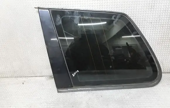 Volkswagen Touareg I Rear side window