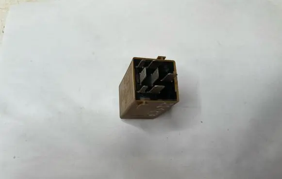 BMW 5 E39 Window control relay 61368384505 V23141B3001X15