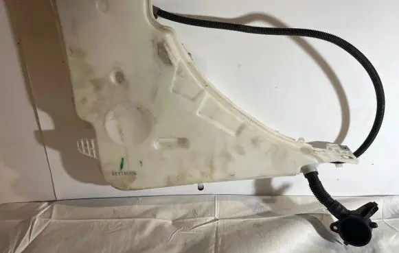 BMW 4 F36 Gran coupe Windshield washer fluid reservoir/tank 7241679