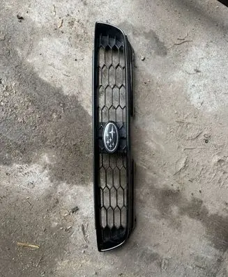 Subaru Impreza II Front bumper upper radiator grill 