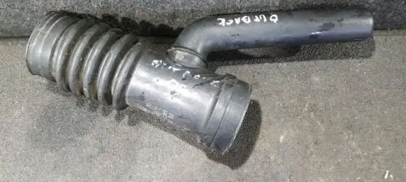 Subaru Outback Air intake hose/pipe b009