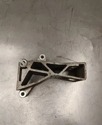 Volvo XC90 Engine mounting bracket 8684381