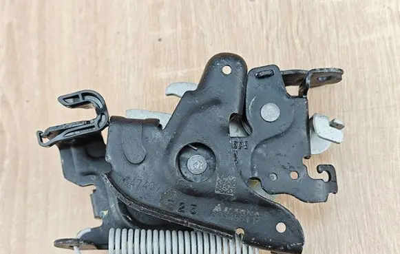 BMW 5 G30 G31 G38 Engine bonnet/hood lock/catch 7347409