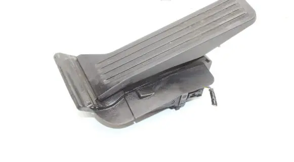 Mazda 3 II Accelerator throttle pedal GHP941600