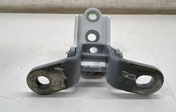 KIA Sportage Rear door lower hinge