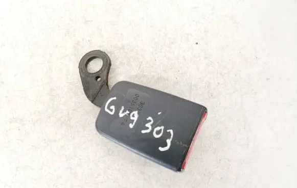 Middle seatbelt buckle (rear)