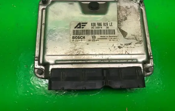 Volkswagen Sharan Engine control unit/module ECU 038906019LE 0281011190