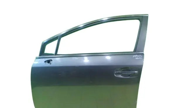 Toyota Avensis T270 Front door PRZOD LEWE