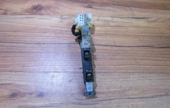 Nissan Primera Electric window control switch 2540182n00