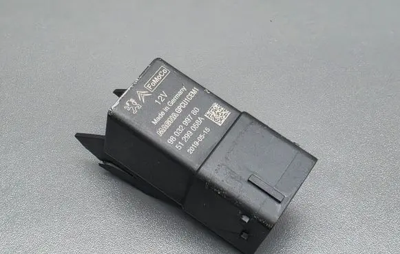 Ford Fiesta Glow plug pre-heat relay 51299058A 9803299780