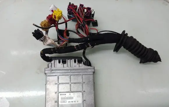 Audi A4 S4 B5 8D Engine control unit/module 028906021CE