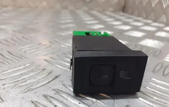 Volkswagen PASSAT B5 Seat heating relay 3BO963564C