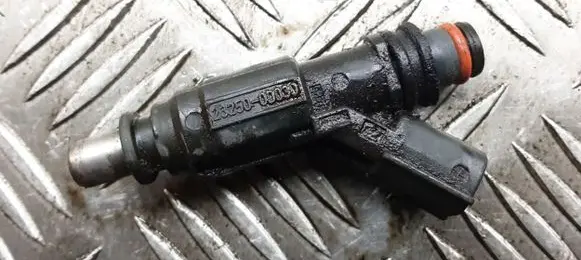 Toyota Corolla E120 E130 Fuel injector 232500D030 0280156019
