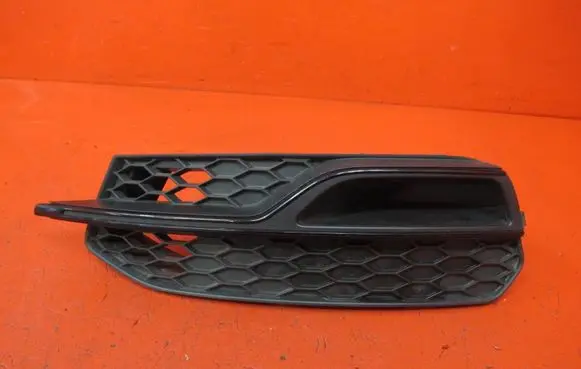 Audi A3 S3 8V Front bumper lower grill 8V3807151