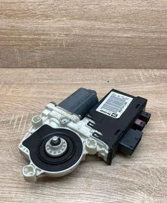 Citroen C5 Front door window regulator motor 9637541380 104997105