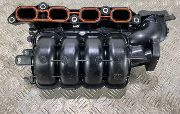 Toyota Yaris Intake manifold
