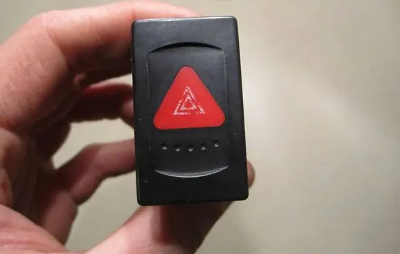 Volkswagen PASSAT B5 Hazard light switch 3B0953235C SAE0089