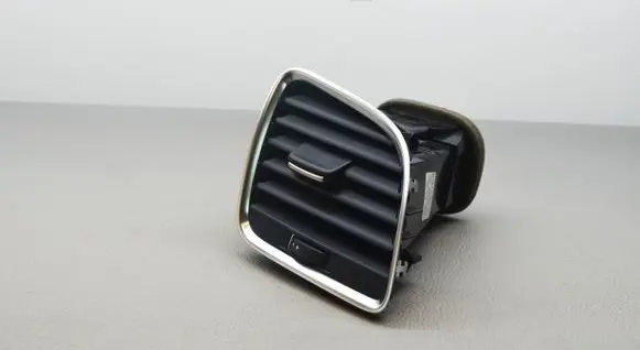 Audi Q3 8U Dashboard air vent grill cover trim 8U2820902B