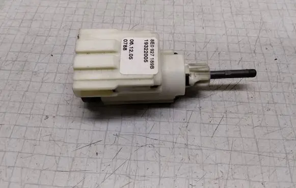 Volkswagen Transporter - Caravelle T5 Brake pedal sensor switch 8E0927189B 19322005