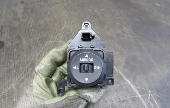 Hyundai i30 Wing mirror switch
