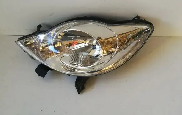Peugeot 107 Headlight/headlamp 811500H030