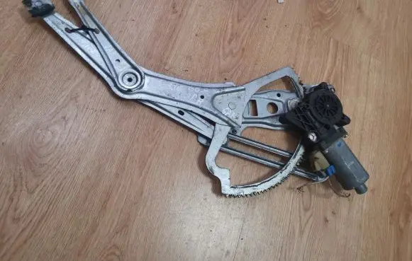 Mercedes-Benz ML W163 Front door window regulator with motor 9137041105 119151100