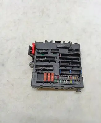 Opel Vectra C Fuse module 13112914 519049027 00117103