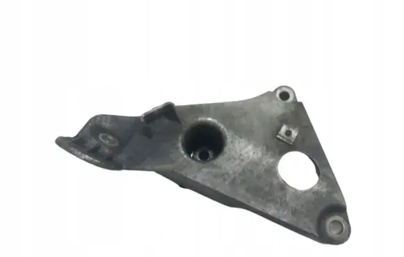 BMW 5 E60 E61 Engine mounting bracket 6777053