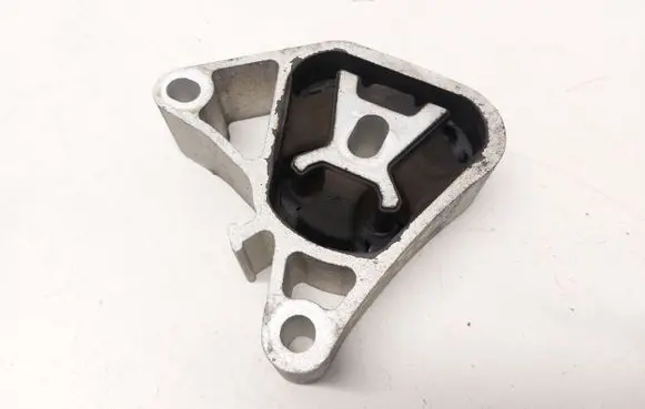Mercedes-Benz A W176 Engine mount bracket
