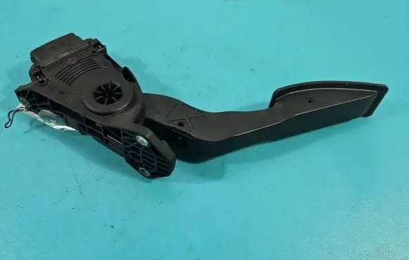 Suzuki Swift II Accelerator throttle pedal 49400-68L51 IMPRK1384040