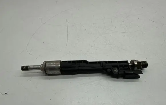 BMW 5 F10 F11 Fuel injector 13647597870 10213541