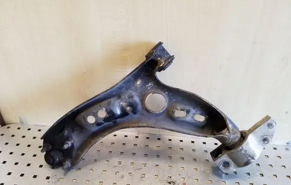 Volkswagen Golf Plus Front lower control arm/wishbone 1K0407166C