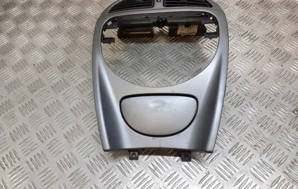 Citroen C5 Radio/GPS head unit trim 