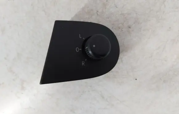 Wing mirror switch