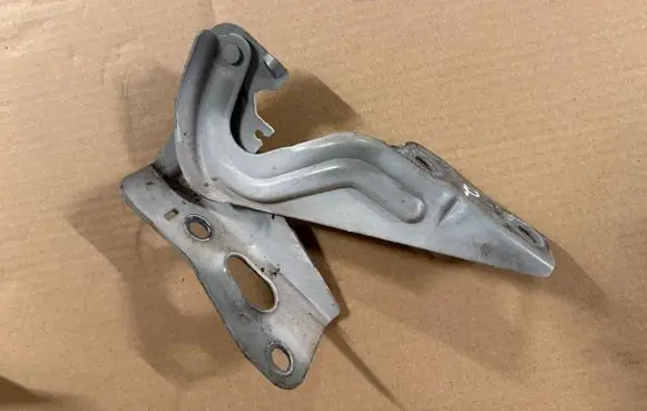 Seat Ibiza IV (6J,6P) Engine bonnet/hood hinges 6J0823302A