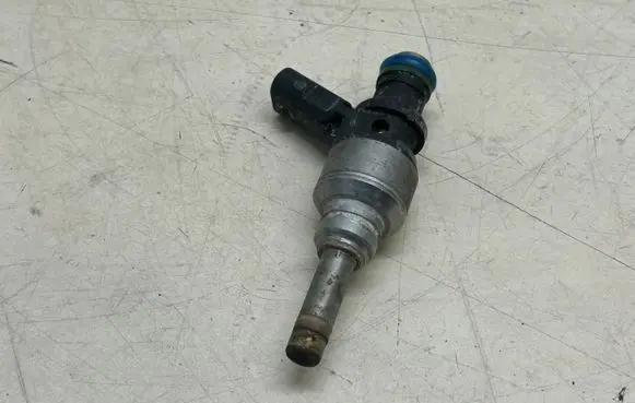 Porsche Cayenne (92A) Fuel injector 106E036K