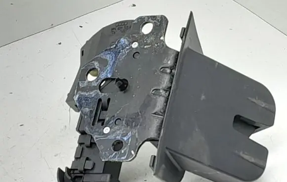 Audi Q7 4L Tailgate/trunk/boot lock/catch/latch 8P4827505B