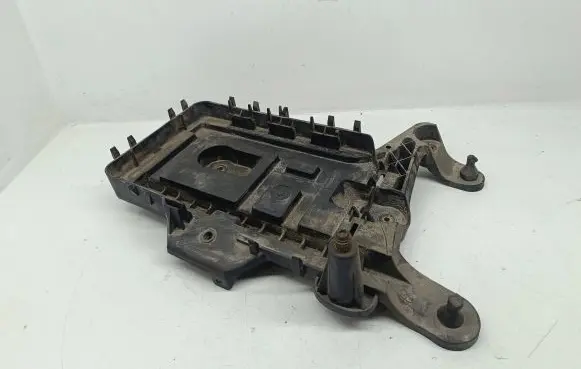 Volkswagen PASSAT B6 Battery box tray 1K0915333C