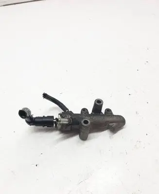 Opel Zafira B Fuel pressure regulator 55202754